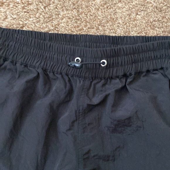 Tilly’s | NWT Black Light Weight Cargo Pants - Picture 4 of 8